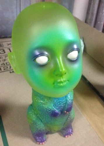 Chiba Bahnee figure by Grody Shogun, produced by Lulubell. Front view.