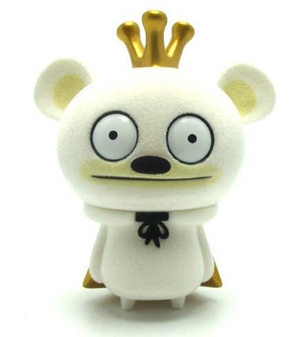 Bossy Bear - King Bossy - White Flocked Edition figure by David Horvath, produced by Toy2R. Front view.