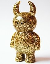Uamou gold black eyes figure by Ayako Takagi, produced by Uamou. Front view.