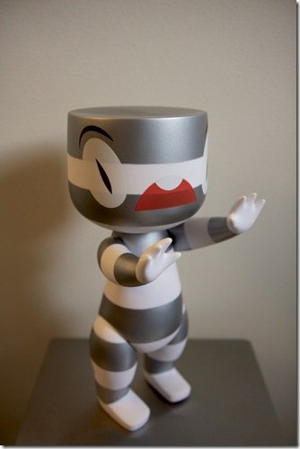 Red Mouth Calli figure by Tim Biskup, produced by Flopdoodle. Front view.