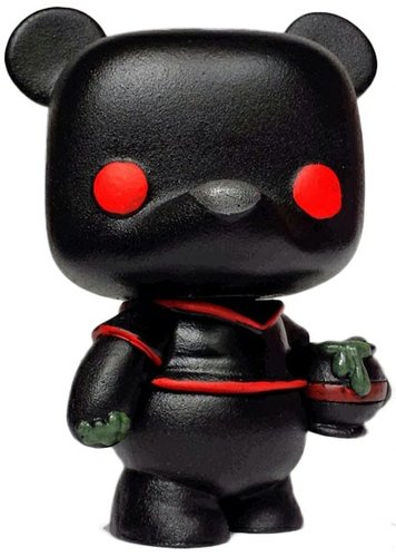 Dark Pooh Bear figure by Erick Scarecrow. Front view.