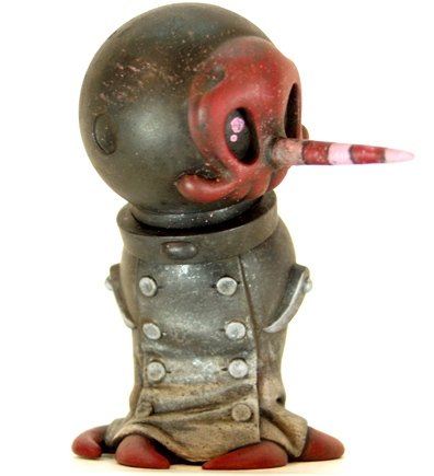Inky Crimson Stingy Sal figure by Leecifer. Front view.