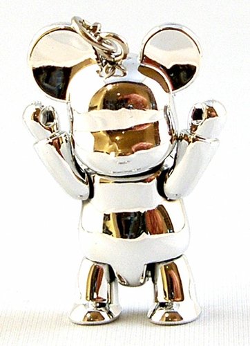 Metallic Silver Qee Zipper Pull figure by Toy2R, produced by Toy2R. Front view.