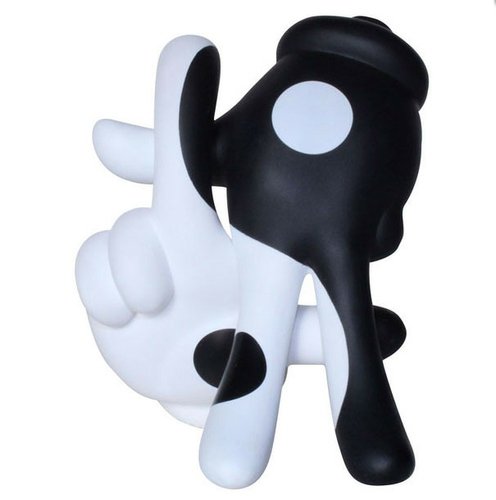 Ying Yang Hands - LA Hands figure by Slick, produced by Dissizit. Front view.