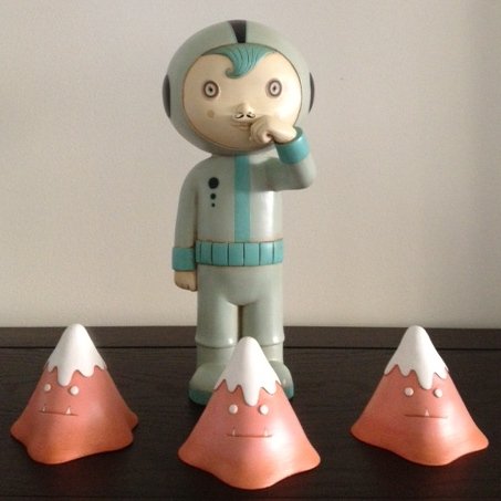 Lucius and Mountains figure by Tara Mcpherson. Front view.