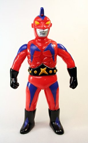 Captain Maxx - Type A figure by Mark Nagata, produced by Max Toy Co.. Front view.
