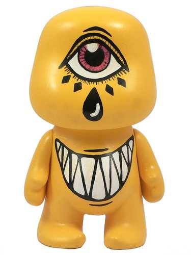 Señor Amarillo figure by Andrea Koes. Front view.