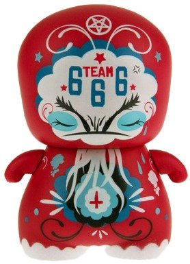 Sloth figure by Thomas Han, produced by Redmagic Style. Front view.
