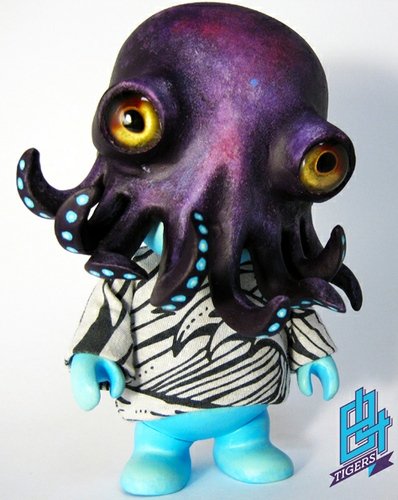 OctoSquadt figure by 84 Tigers, produced by Jamungo. Front view.