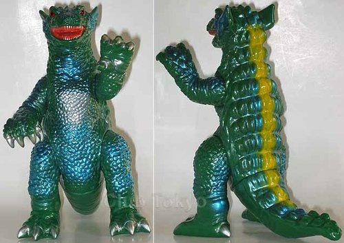 Gorgo Green figure by Yuji Nishimura, produced by M1Go. Front view.