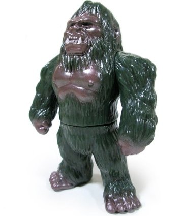Bigfoot (ビッグフット) - Moss Green figure, produced by Iwa Japan. Front view.
