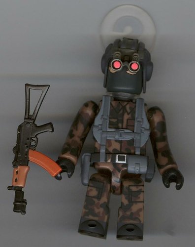 Gurlukovich Soldier (Infrared) figure, produced by Medicom Toy. Front view.