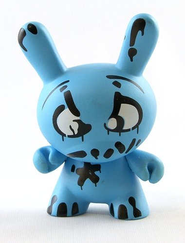 Bootleg Dunny Blue figure, produced by Bootleg. Front view.
