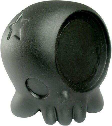 Mini Skully - Black/DIY  figure by Dennis Quijano, produced by Urban Warfair. Front view.
