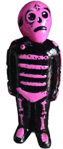 Bones - Black on Pink, Lulubell Toys exclusive figure by Mike Egan, produced by Grody Shogun. Front view.