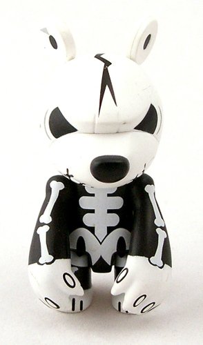 Knuckle Bear Bone figure by Touma, produced by Toy2R. Front view.