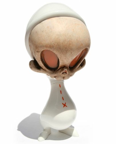 White Shadow Skelve figure by Brandt Peters X Kathie Olivas, produced by Circus Posterus. Front view.