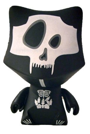 X-Ray Floxy figure by Viseone, produced by Patch Together. Front view.