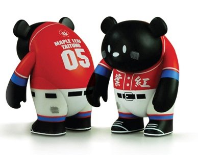 Yoka - Maple Leaf Bear figure, produced by Adfunture. Front view.