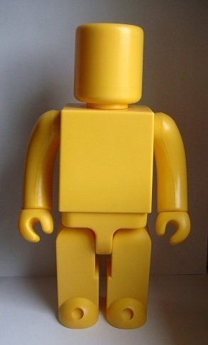 Kubrick 400% ABS Model - Yellow figure, produced by Medicom Toy. Front view.