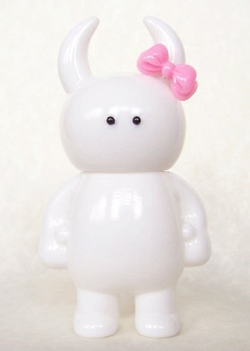 Hello Uamou figure by Ayako Takagi, produced by Uamou. Front view.