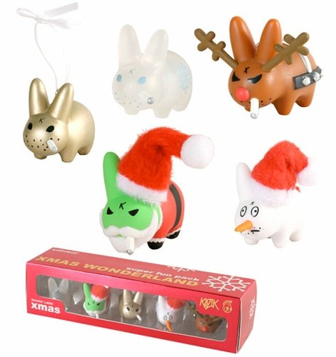 Smorkin Labbit Xmas Wonderland figure by Frank Kozik, produced by Kidrobot. Front view.