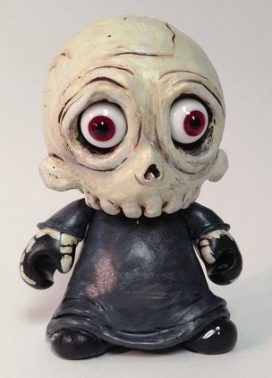 Litte Skull figure by Dead Octopi, produced by Kidrobot. Front view.