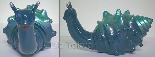 Goga Metallic Green figure by Yuji Nishimura, produced by M1Go. Front view.