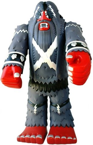The Forest Warlord - Kamikaze, SDCC 12 figure by Bigfoot One, produced by Kuso Vinyl. Front view.