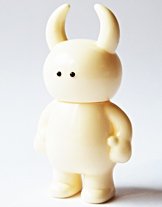 Uamou white chocolate figure by Ayako Takagi, produced by Uamou. Front view.