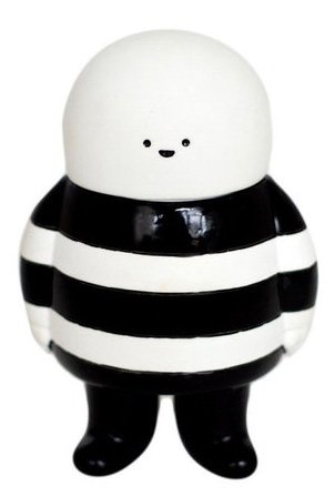 GhostB figure by Bubi Au Yeung, produced by Crazylabel. Front view.