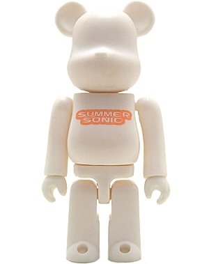 Summer Sonic 2001 Be@rbrick 100% - White figure, produced by Medicom Toy. Front view.