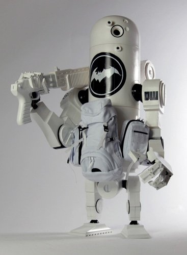 Day Watch Bertie Mk3 Mode A figure by Ashley Wood, produced by Threea. Front view.