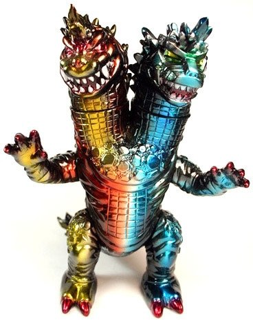 Dualos figure by Mark Nagata, produced by Max Toy Co.. Front view.