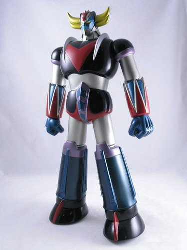 Grendizer figure by Go Nagai, produced by Marmit. Front view.