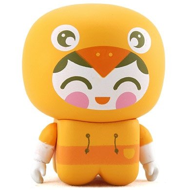 Birdie Girl figure by Lulu And Tummie, produced by Unklbrand. Front view.