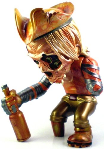 Skull Captain - Ye Golden Swig FHP  figure by Pushead, produced by Secret Base. Front view.