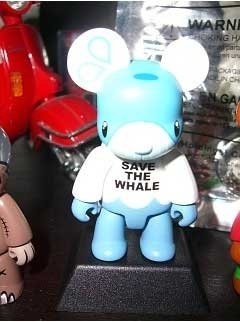 Bear-Whale figure by Phil Corbett, produced by Toy2R. Front view.