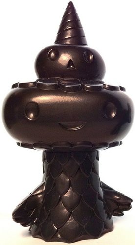 DokuDuo - Unpainted Black  figure by Brian Flynn, produced by Super7. Front view.