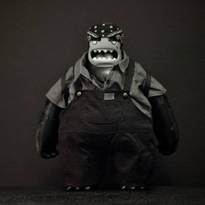 Gangsta Bill Yeti by MAD - Skin Deep Version figure by David Lanham, produced by Strangekiss. Front view.
