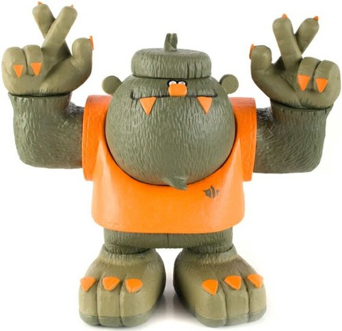 TooBigFoot - Maharishi Exclusive figure by Michael Lau, produced by Fingercroxx X Double-Park X Michael Lau. Front view.