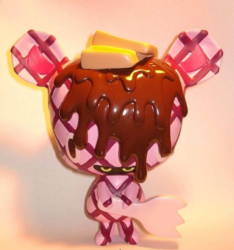 Pink Waffle Micci (Tomenosuke Exclusive) figure by Erick Scarecrow, produced by Esc-Toy. Front view.