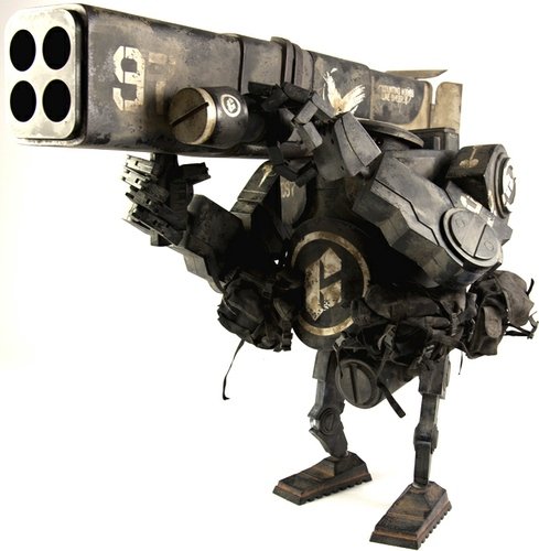 Gravedigger Heavy Bramble Mk 3 figure by Ashley Wood, produced by Threea. Front view.
