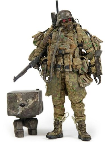 WF Jungler Grunt + PureCamo Square figure by Ashley Wood, produced by Threea. Front view.