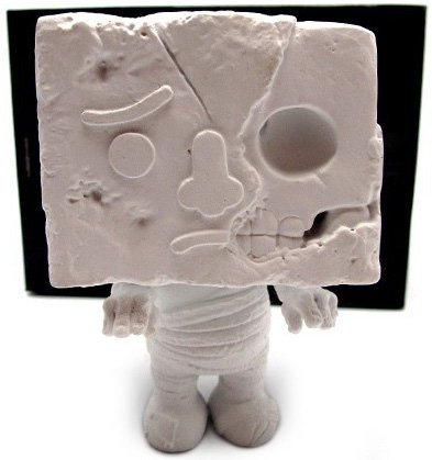 Tau Pok King - To-Fu Figure figure by Devilrobots/Daniel Yu, produced by Mighty Jaxx. Front view.