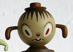 Maxie figure by Tim Biskup, produced by Sony Creative. Front view.