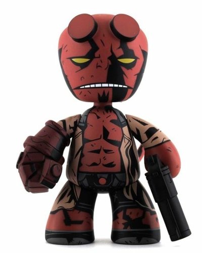 Hellboy - Comic Book Edition, SDCC 09 figure, produced by Mezco Toyz. Front view.