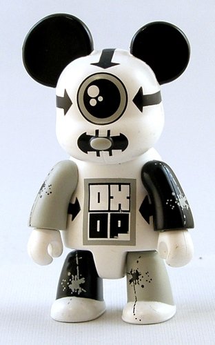 CY Bear Mono figure by Haze Xxl, produced by Toy2R. Front view.