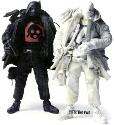 Shadow & Light The Two Oya TK figure by Ashley Wood, produced by Threea. Front view.