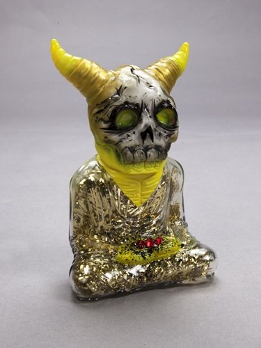 ALAVAKA - Silver and Gold figure by Toby Dutkiewicz, produced by DevilS Head Productions. Front view.